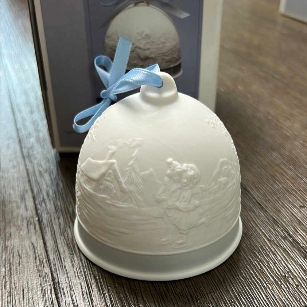 Vintage retired Lladro 1994 Winter Bell porcelain model‎ 17616